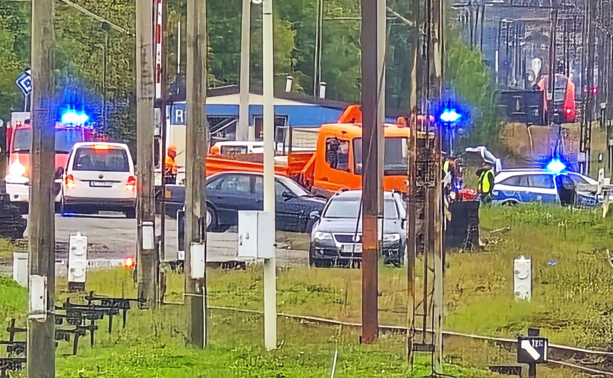 Betonowa płyta przygniotła nogę mężczyzny. Wypadek na Łąkowej - Serwis informacyjny z Raciborza - naszraciborz.pl