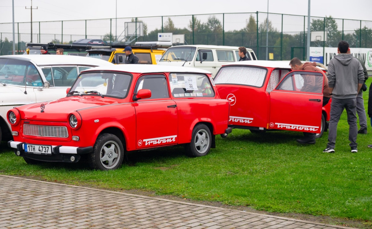 Jesienny zlot samochodów zabytkowych w Zabełkowie - Serwis informacyjny z Raciborza - naszraciborz.pl