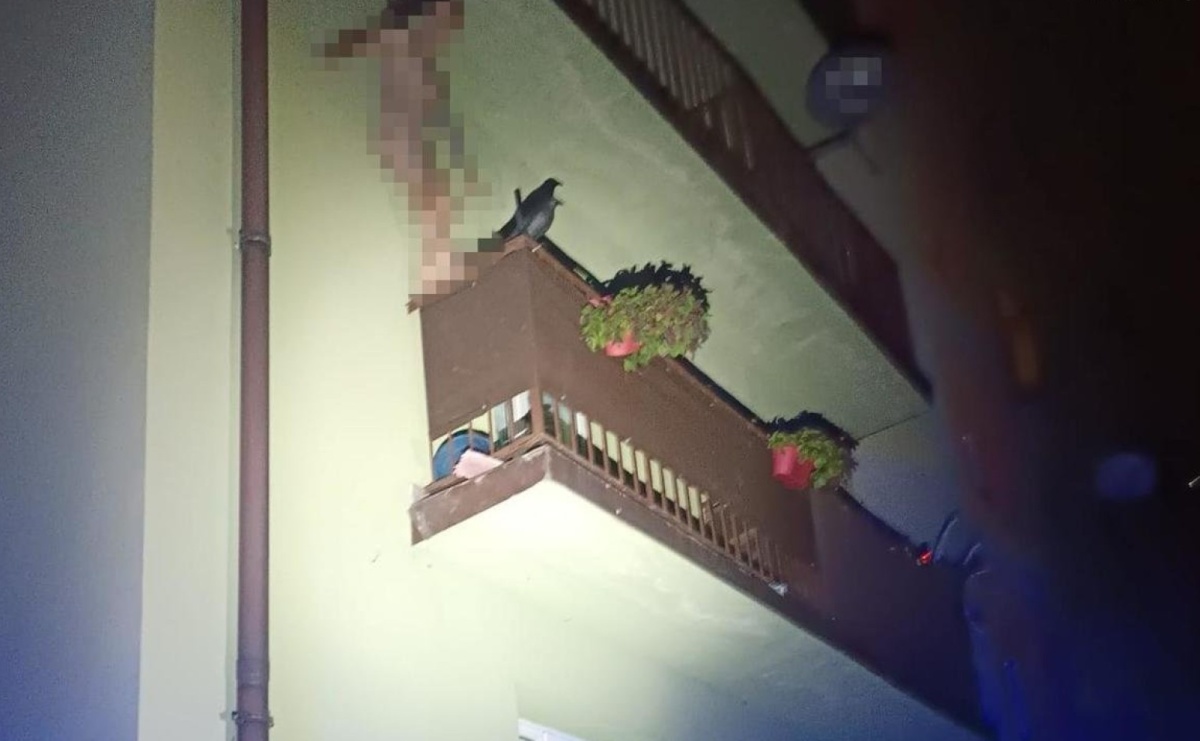 Na golasa wspinał się po rynnie i skakał pomiędzy balkonami. Trafił do aresztu - Serwis informacyjny z Raciborza - naszraciborz.pl