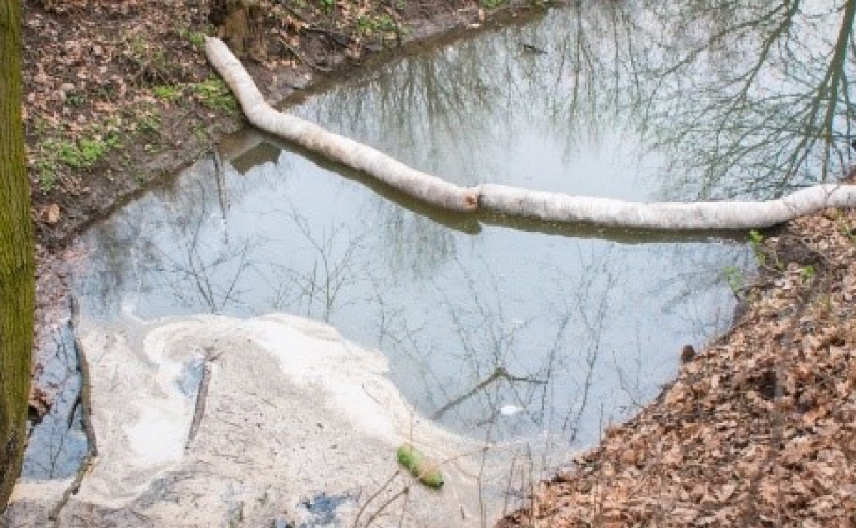 Strażacka kontrola potoku Bełk w Zabełkowie - Serwis informacyjny z Raciborza - naszraciborz.pl