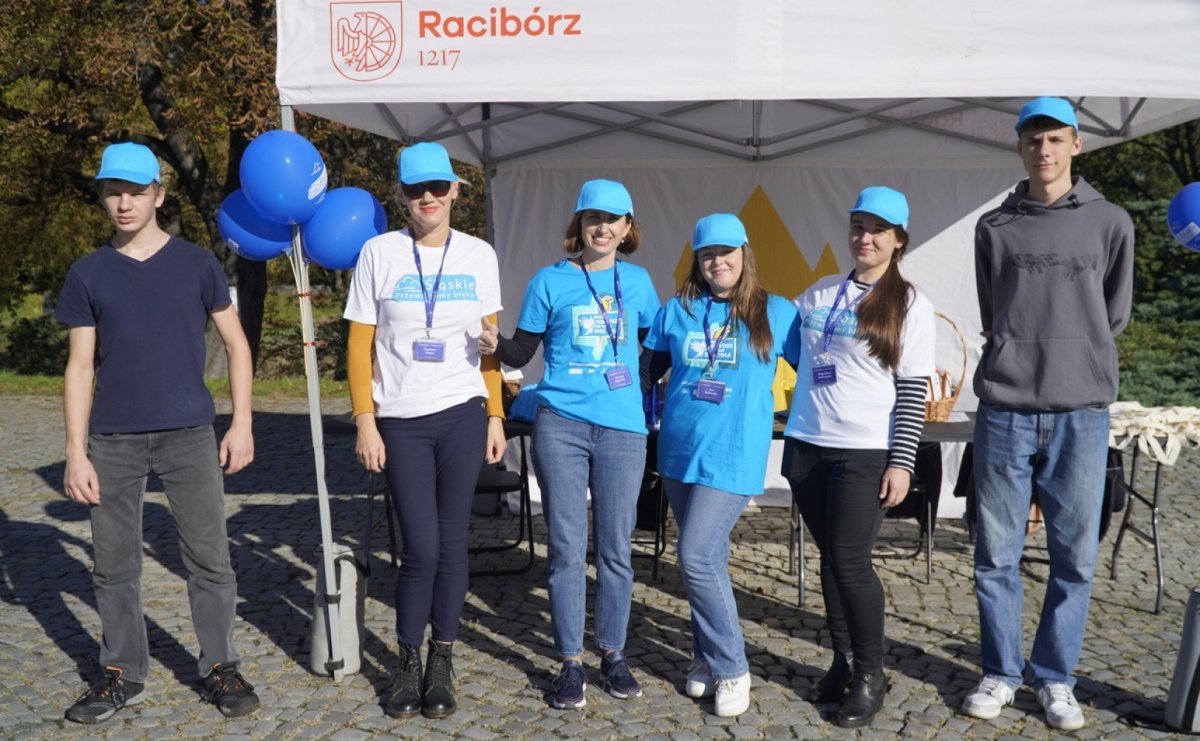 Tulipany upiększą teren przy Matce Polce - Serwis informacyjny z Raciborza - naszraciborz.pl