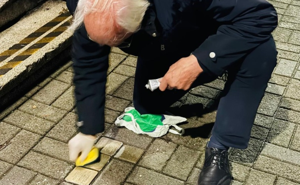 Gość starostwa oddał hołd ofiarom Holocaustu z Raciborza - Serwis informacyjny z Raciborza - naszraciborz.pl