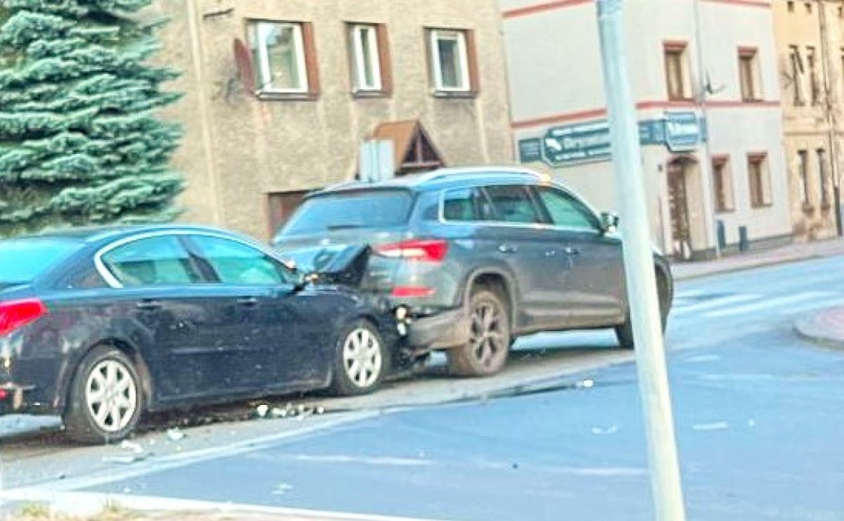 Peugeot wjechał w tył skody na Głubczyckiej - Serwis informacyjny z Raciborza - naszraciborz.pl