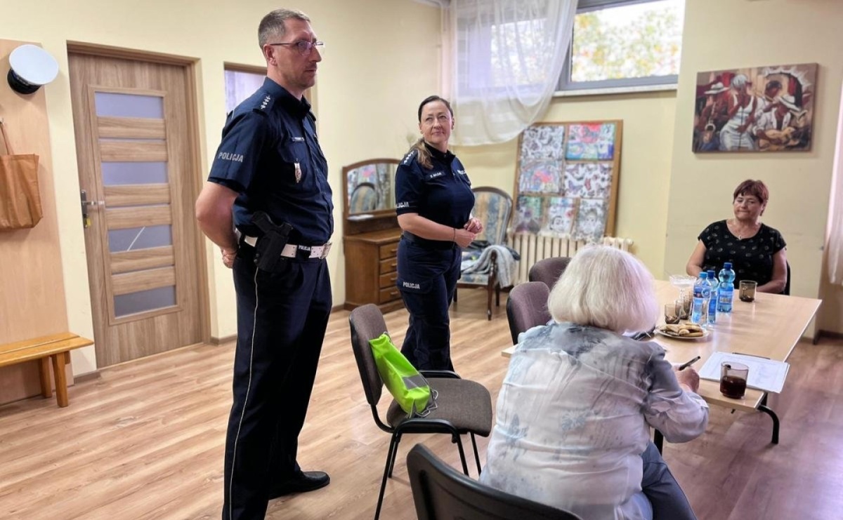 Raciborscy seniorzy poznali sposoby działania oszustów - Serwis informacyjny z Raciborza - naszraciborz.pl