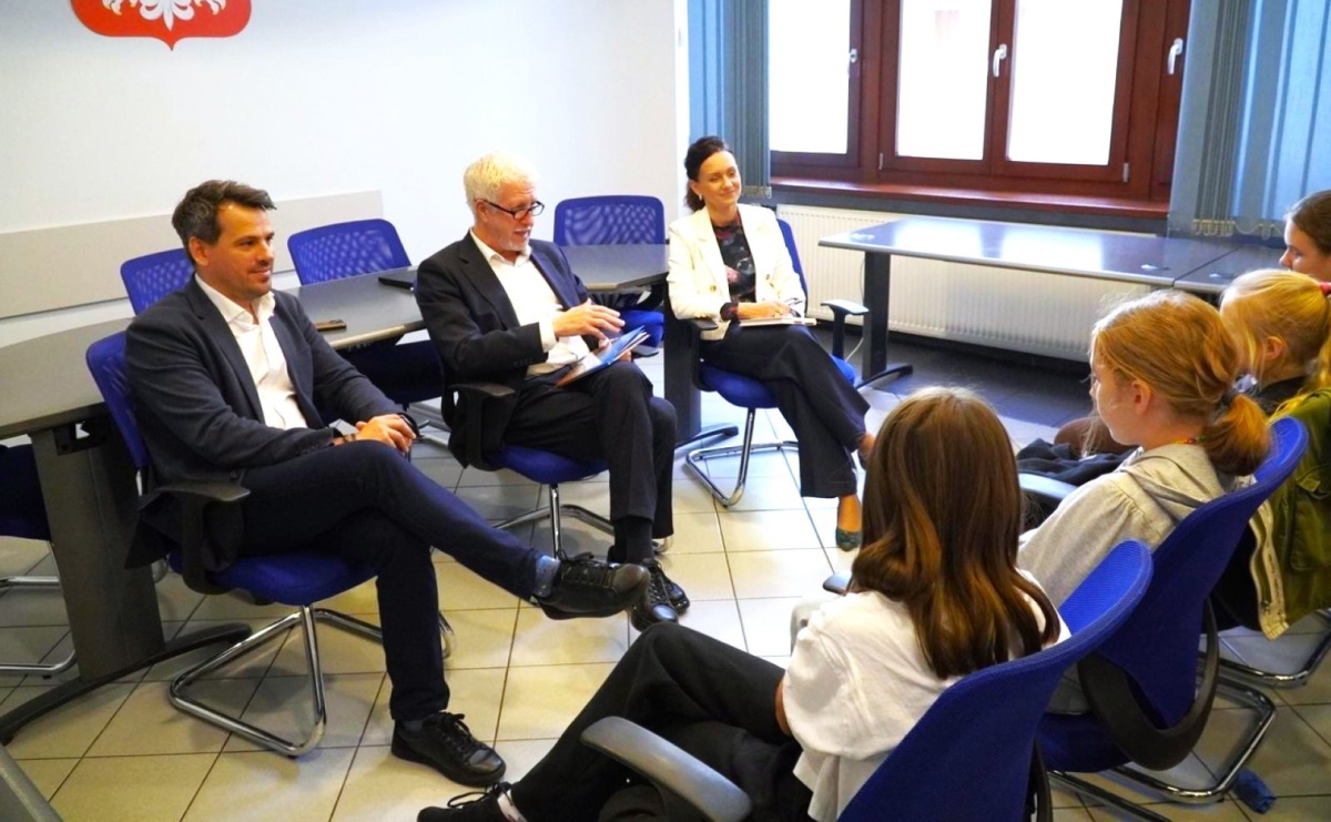 Dzień głośnego czytania. Prezydent Raciborza i jego zastępcy czytali dzieciom - Serwis informacyjny z Raciborza - naszraciborz.pl