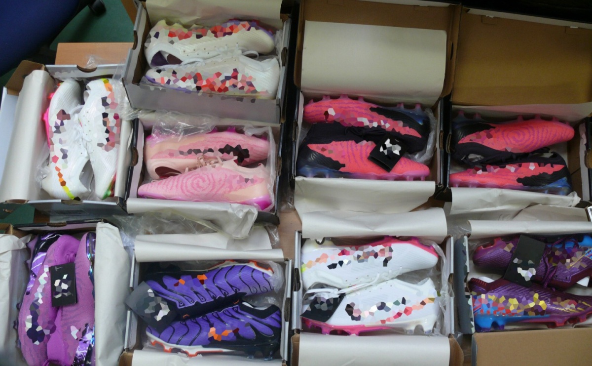 Służby celno-skarbowe kontrolują przesyłki z Azji. Szukają podróbek - Serwis informacyjny z Raciborza - naszraciborz.pl