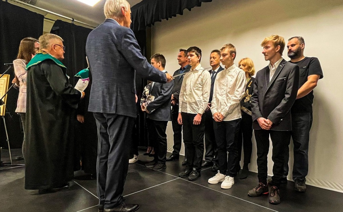 CKZiU nr 2. Pasowanie na ucznia zawodu rzemieślniczego - Serwis informacyjny z Raciborza - naszraciborz.pl