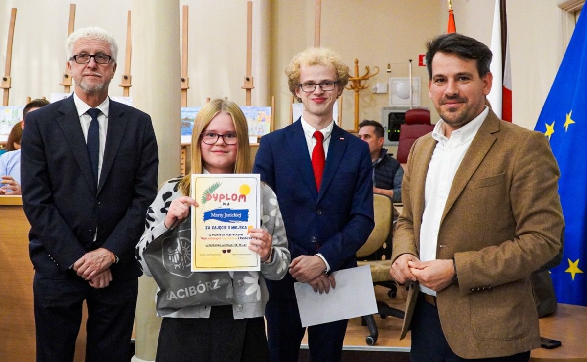 Nagrodzono laureatów konkursu plastycznego Moje wakacyjne wspomnienia z Raciborza - Serwis informacyjny z Raciborza - naszraciborz.pl