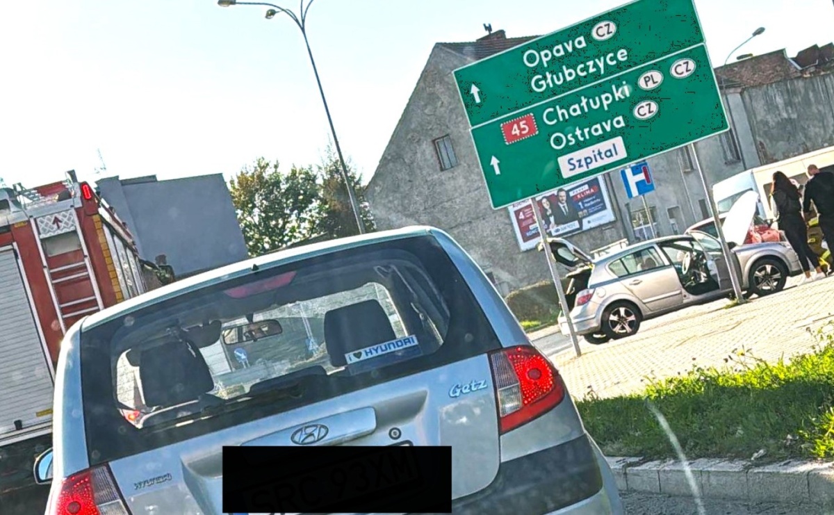 Raport 998. Dym spod maski na rondzie Solidarności, otwarcie mieszkania i ptak w opresji - Serwis informacyjny z Raciborza - naszraciborz.pl