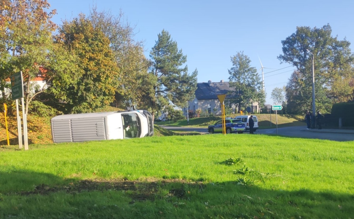 Zignorował znaki i spowodował kolizję. Groźne zdarzenie w Pawłowie - Serwis informacyjny z Raciborza - naszraciborz.pl