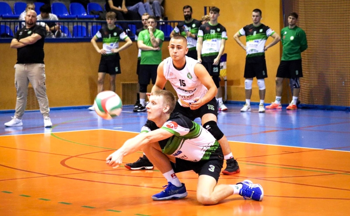 Zacięta walka na parkiecie. SK Górnik Radlin wygrywa po tie-breaku [FOTO] - Serwis informacyjny z Raciborza - naszraciborz.pl