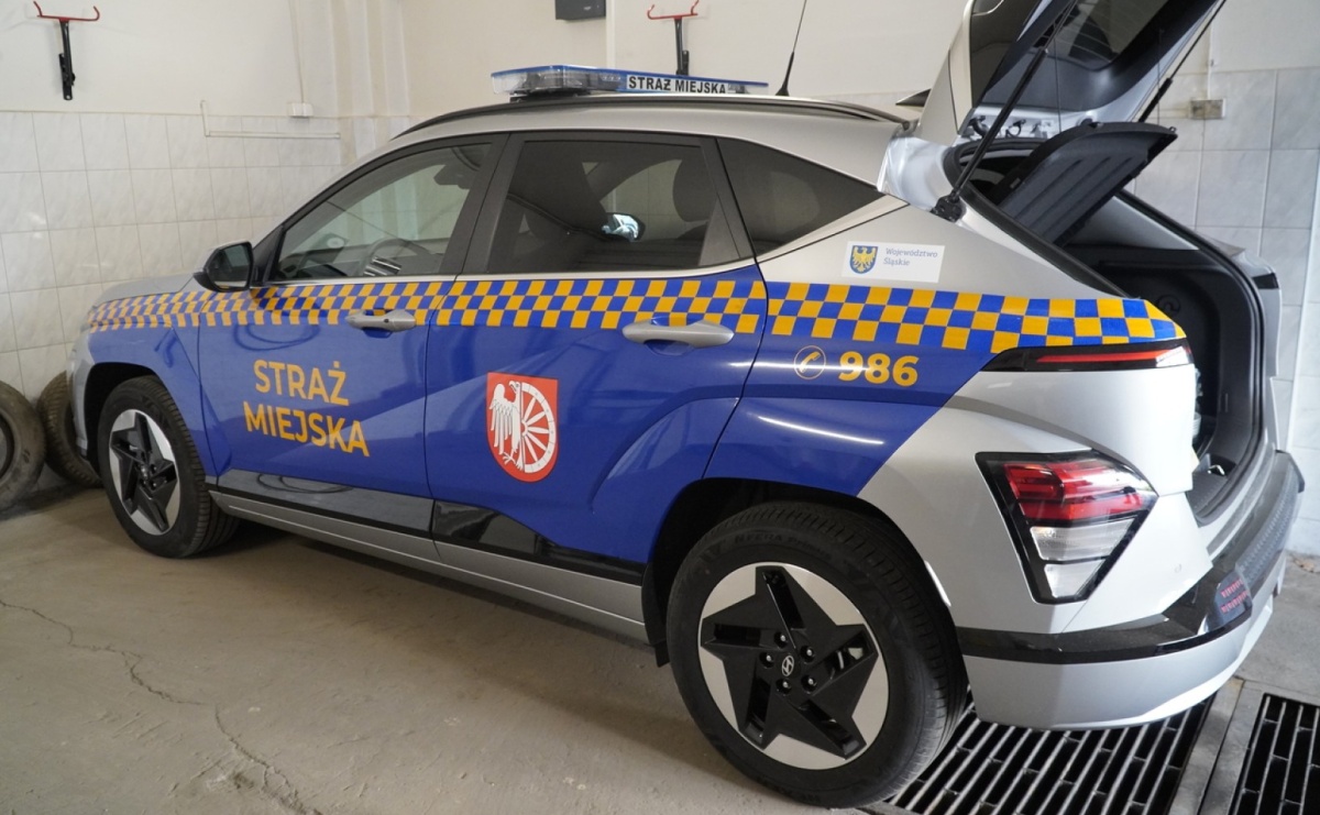 Straż miejska w Raciborzu dostała mobilne laboratorium. Może zbadać, co wylatuje z komina - Serwis informacyjny z Raciborza - naszraciborz.pl