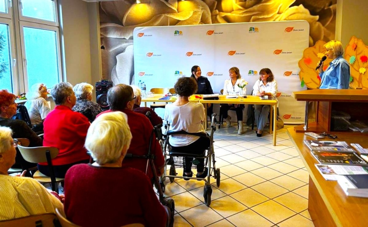 Spotkanie z seniorami w DPS Złota Jesień - Serwis informacyjny z Raciborza - naszraciborz.pl