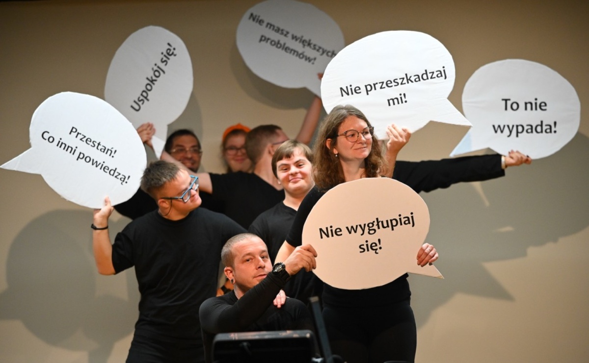 Jubileusz 10-lecia Stowarzyszenia SPEKTRUM. Konferencja na Zamku Piastowskim - Serwis informacyjny z Raciborza - naszraciborz.pl