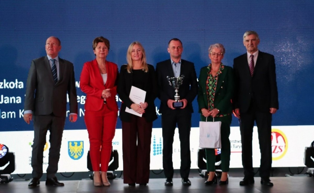 Sukces SP 15 Racibórz na Wojewódzkiej Inauguracji Sportowego Roku Szkolnego - Serwis informacyjny z Raciborza - naszraciborz.pl