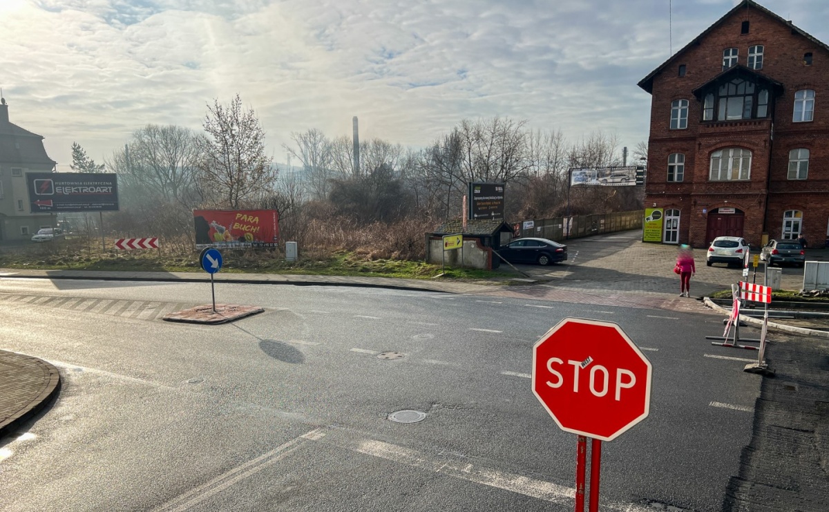 Kontrowersje wokół budowy przy Bosackiej: mieszkańcy alarmują o ograniczeniach w dostępie do posesji - Serwis informacyjny z Raciborza - naszraciborz.pl