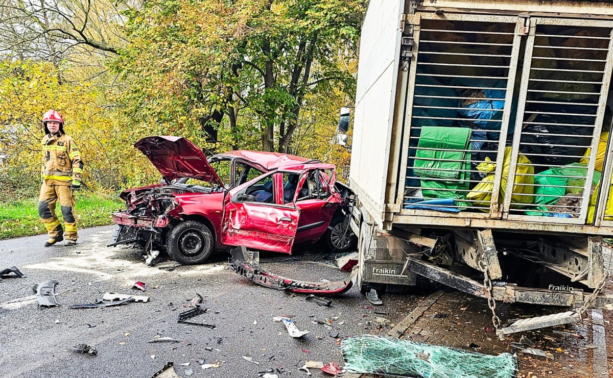Groźne zdarzenie drogowe niedaleko Raciborza - Serwis informacyjny z Raciborza - naszraciborz.pl