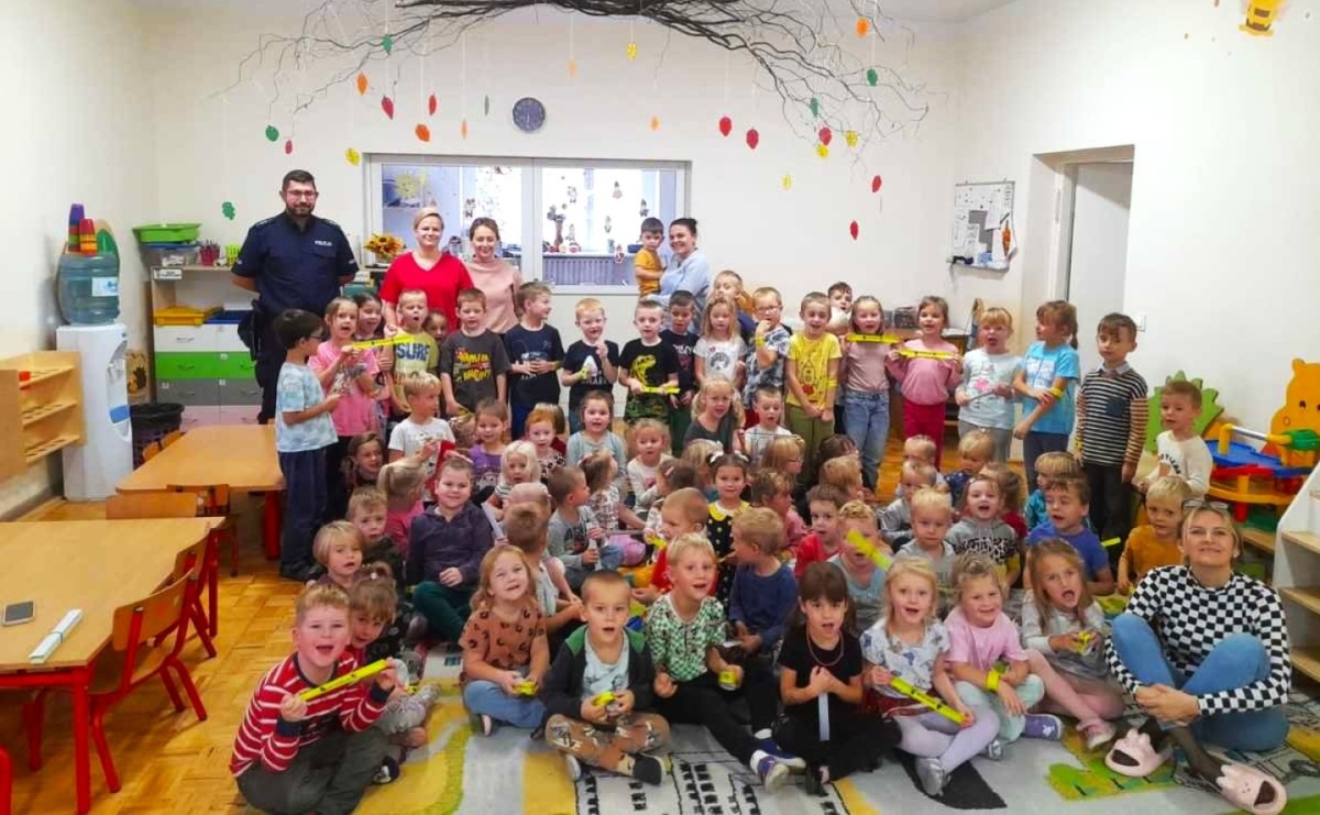 Policjant odwiedził przedszkole w Kuźni Raciborskiej - Serwis informacyjny z Raciborza - naszraciborz.pl