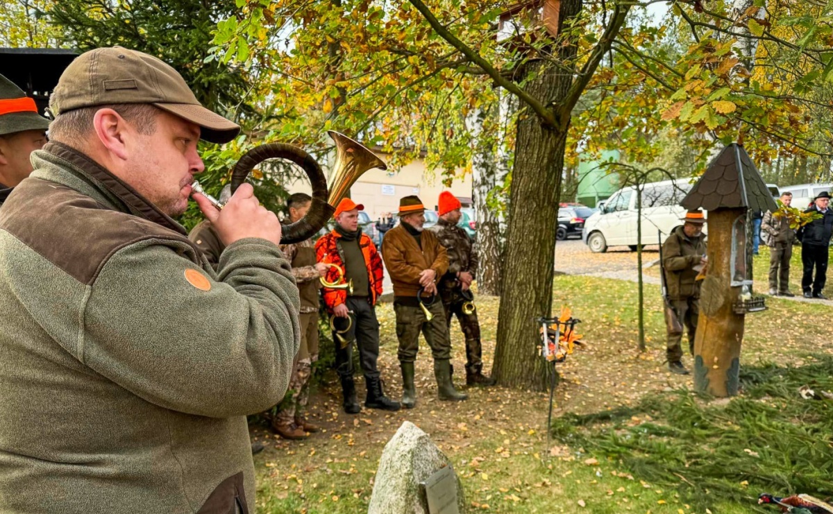 Myśliwi świętowali wspomnienie św. Huberta w Bieńkowicach – zaproszenie na mszę hubertusowską na zamku w Raciborzu - Serwis informacyjny z Raciborza - naszraciborz.pl