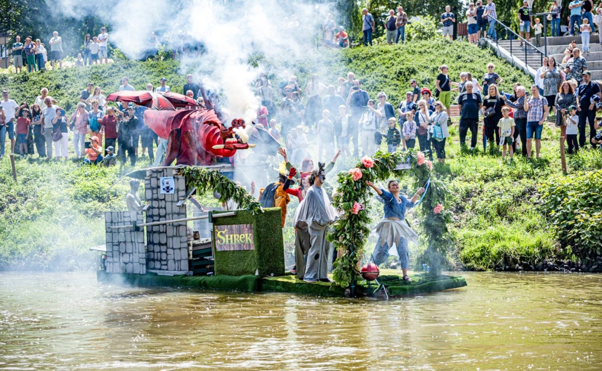 Podsumowano tegoroczne Pływadła. Doceniony przez internautów SHREK z nagrodą - Serwis informacyjny z Raciborza - naszraciborz.pl