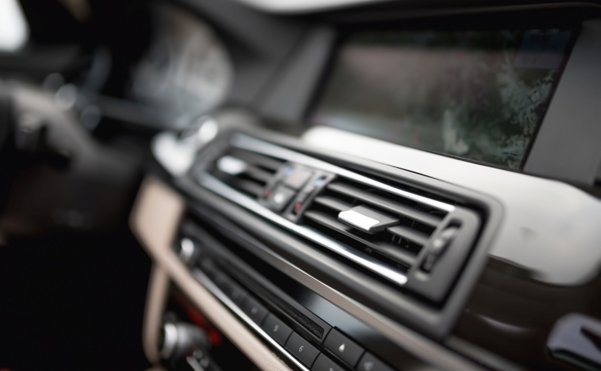 Klimatyzacja w samochodzie - jak o nią dbać i efektywnie używać? - Serwis informacyjny z Raciborza - naszraciborz.pl