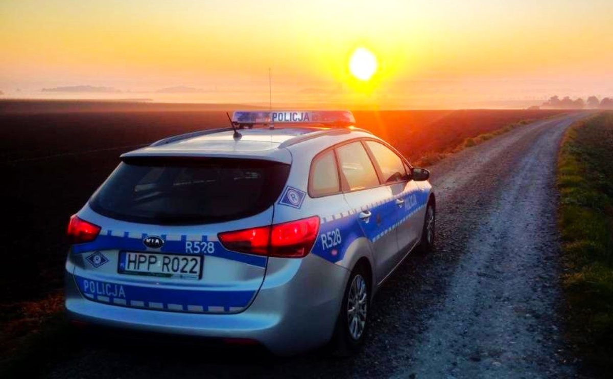 Poranne mgły. Policjanci apelują do kierowców o ostrożność - Serwis informacyjny z Raciborza - naszraciborz.pl