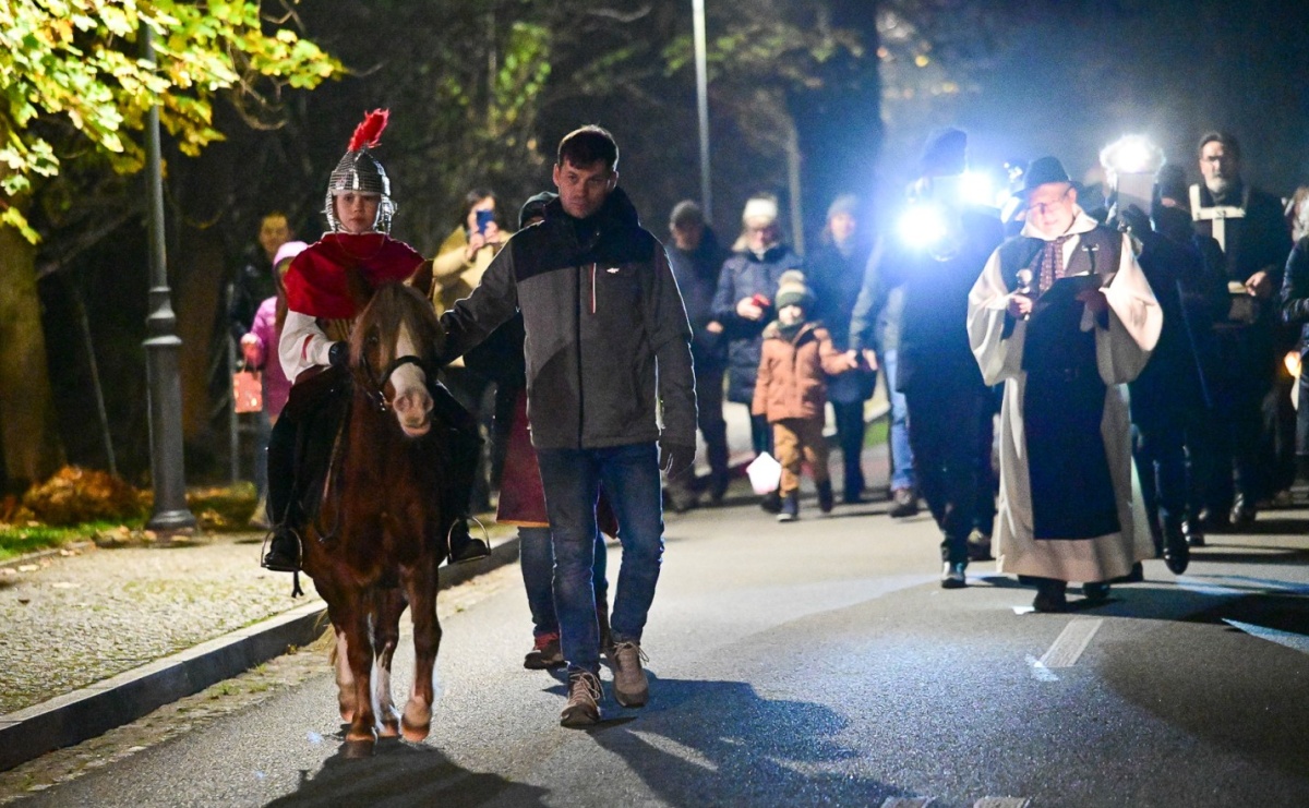 VIII Orszak św. Marcina przeszedł przez Rudy - Serwis informacyjny z Raciborza - naszraciborz.pl