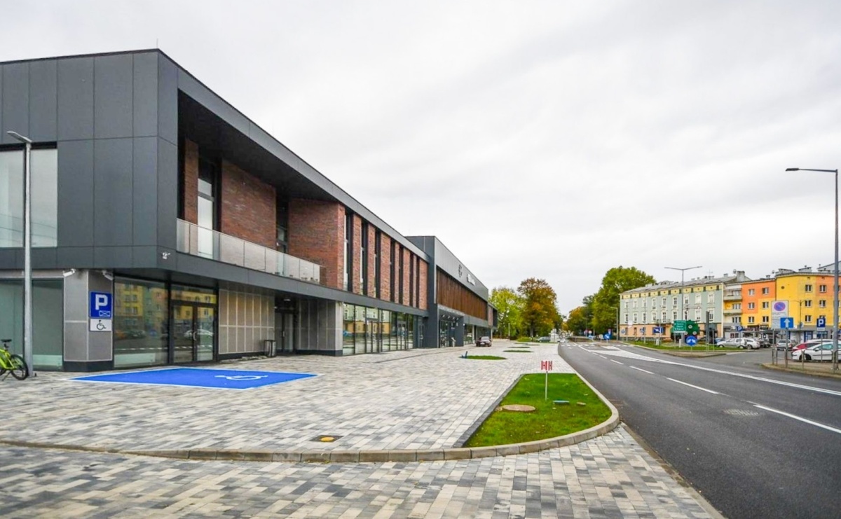 Radny Marcin Fica apeluje o poprawę infrastruktury wokół dworca PKP w Raciborzu - Serwis informacyjny z Raciborza - naszraciborz.pl