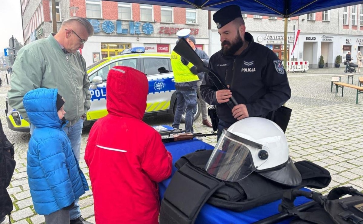 Piknik Niepodległa z udziałem raciborskich policjantów [FOTO] - Serwis informacyjny z Raciborza - naszraciborz.pl