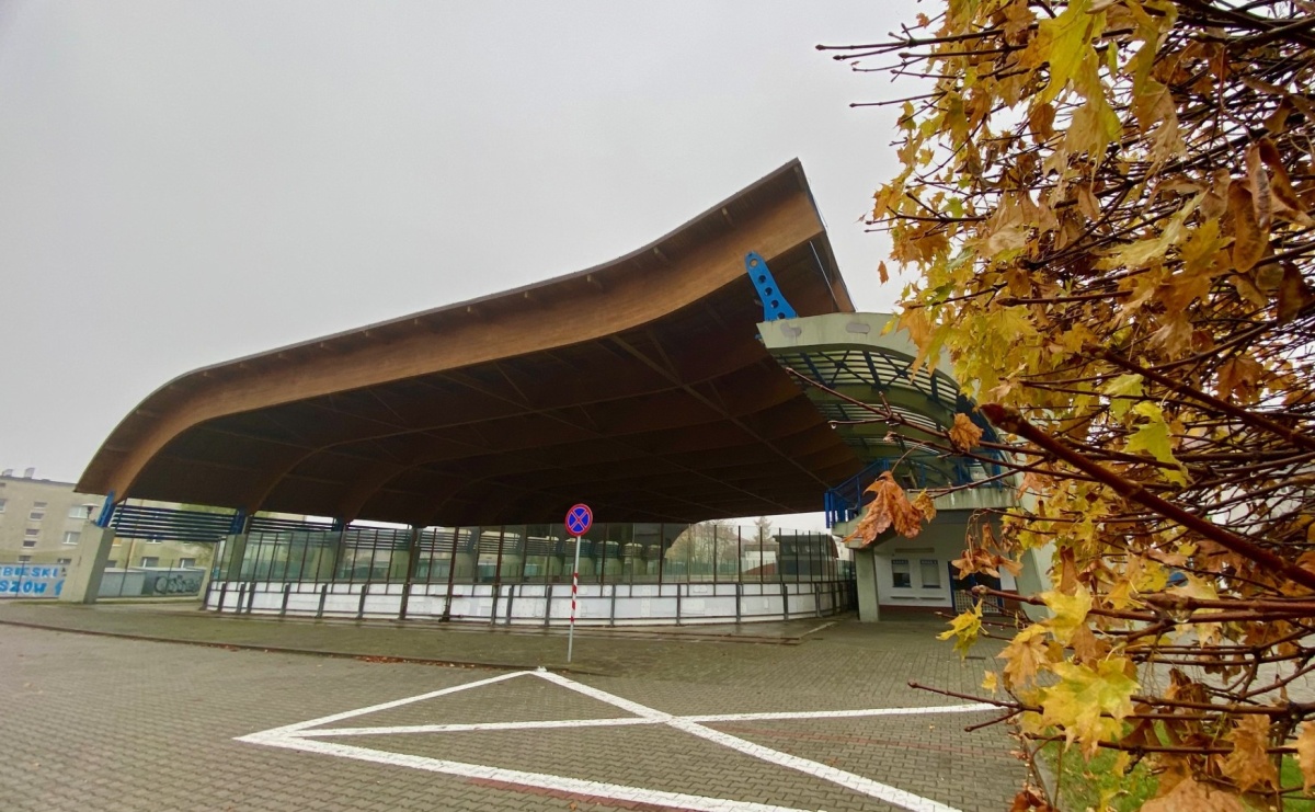 Nowe płyty na bandy lodowiska w Pszowie. Racibórz w tym roku bez ślizgawki - Serwis informacyjny z Raciborza - naszraciborz.pl