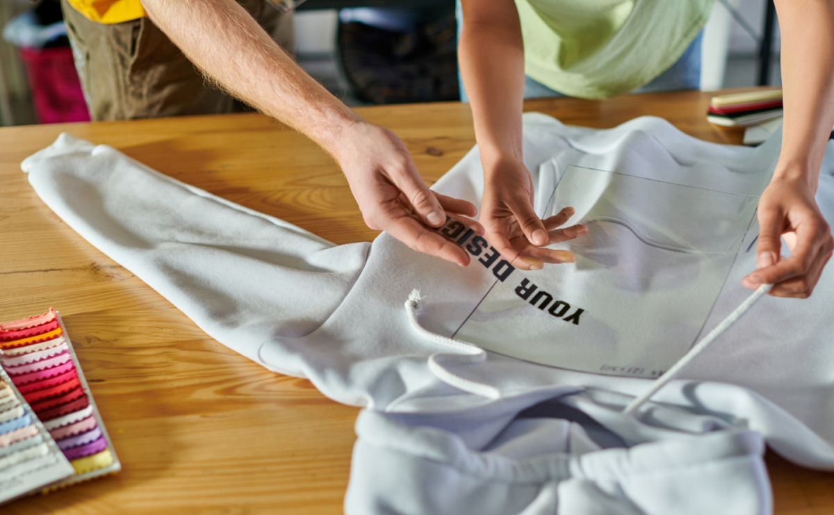 Jakie bluzy z nadrukiem wybrać dla pracowników firmy? - Serwis informacyjny z Raciborza - naszraciborz.pl