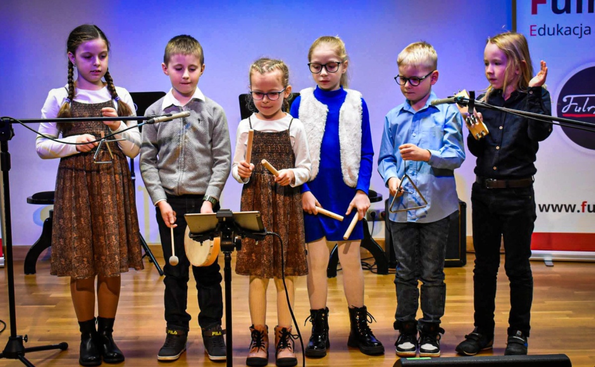 Muzyczne talenty na scenie Zamku Piastowskiego. Koncert uczniów ogniska muzycznego Fulnart - Serwis informacyjny z Raciborza - naszraciborz.pl