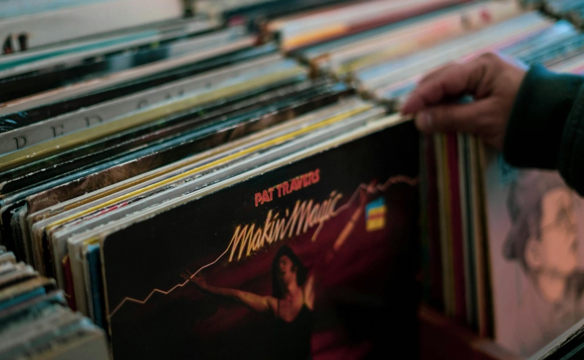 Dlaczego warto kupować winyle w specjalistycznym sklepie online? - Serwis informacyjny z Raciborza - naszraciborz.pl