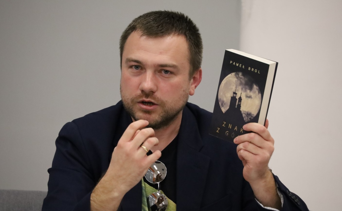 Każdy ma swoją Górę Świętej Anny. Spotkanie z Pawłem Brolem w bibliotece - Serwis informacyjny z Raciborza - naszraciborz.pl