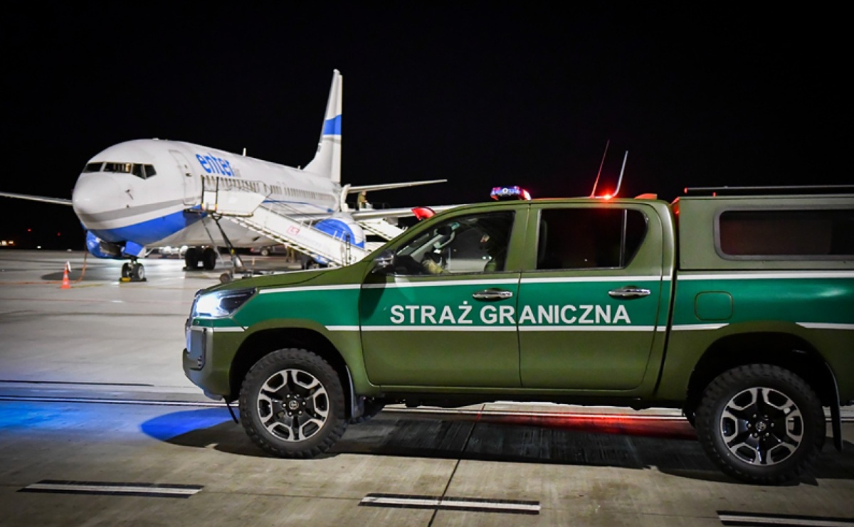 Agresywny pasażer na pokładzie samolotu - Serwis informacyjny z Raciborza - naszraciborz.pl