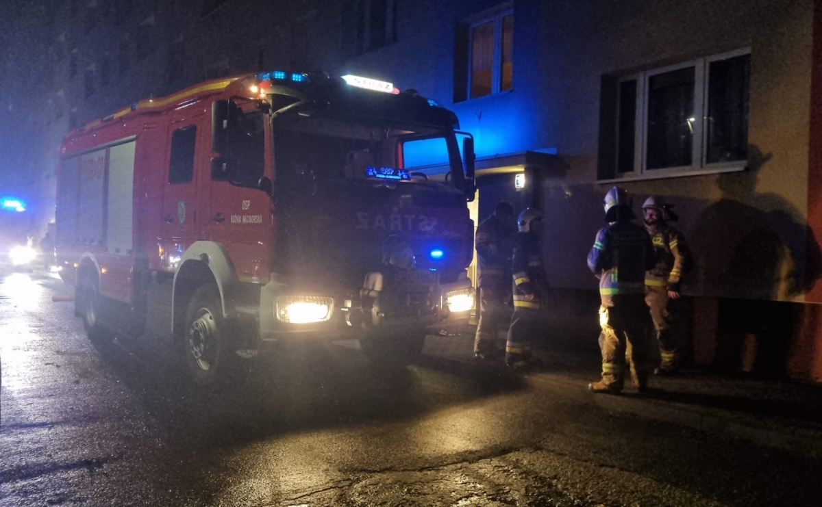 W bloku w Kuźni Raciborskiej pękła rura centralnego ogrzewania. Lokator został poparzony - Serwis informacyjny z Raciborza - naszraciborz.pl