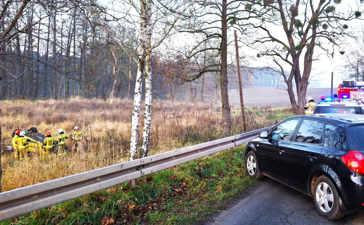 Pijacki rajd w Rzuchowie zakończony dachowaniem [FOTO] - Serwis informacyjny z Raciborza - naszraciborz.pl