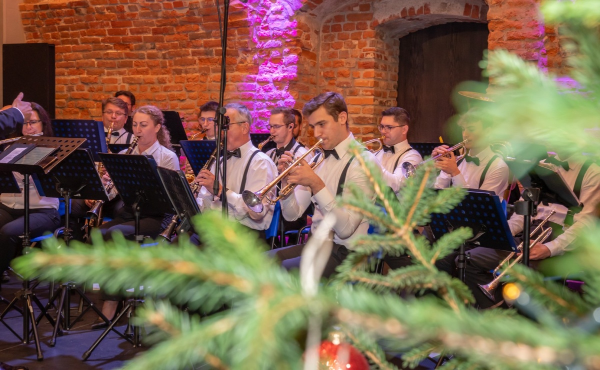 Kiermasz Bożonarodzeniowy na Zamku w Tworkowie. To miejsce przyciąga jak magnes - Serwis informacyjny z Raciborza - naszraciborz.pl