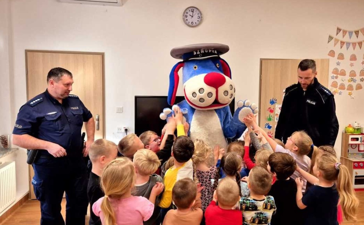 Dzielnicowi na spotkaniu z przedszkolakami w Rudniku - Serwis informacyjny z Raciborza - naszraciborz.pl