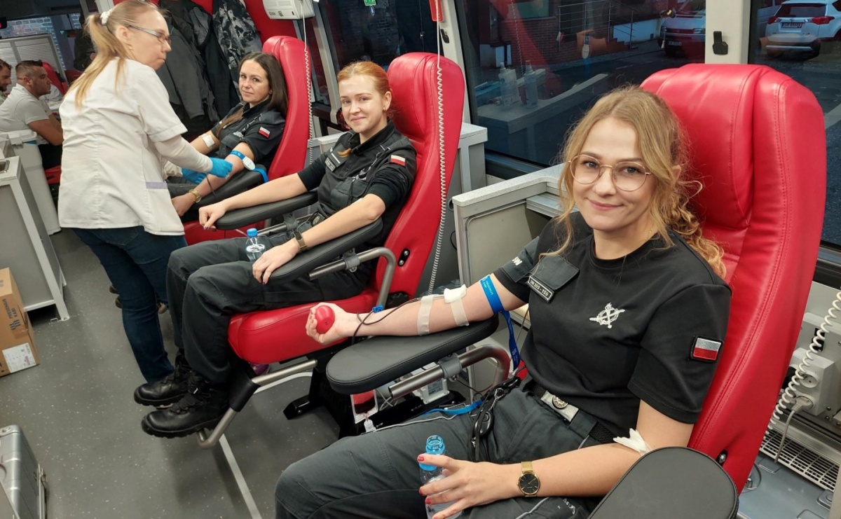 Funkcjonariusze i pracownicy ZK Racibórz w ogólnopolskiej akcji krwiodawstwa - Serwis informacyjny z Raciborza - naszraciborz.pl