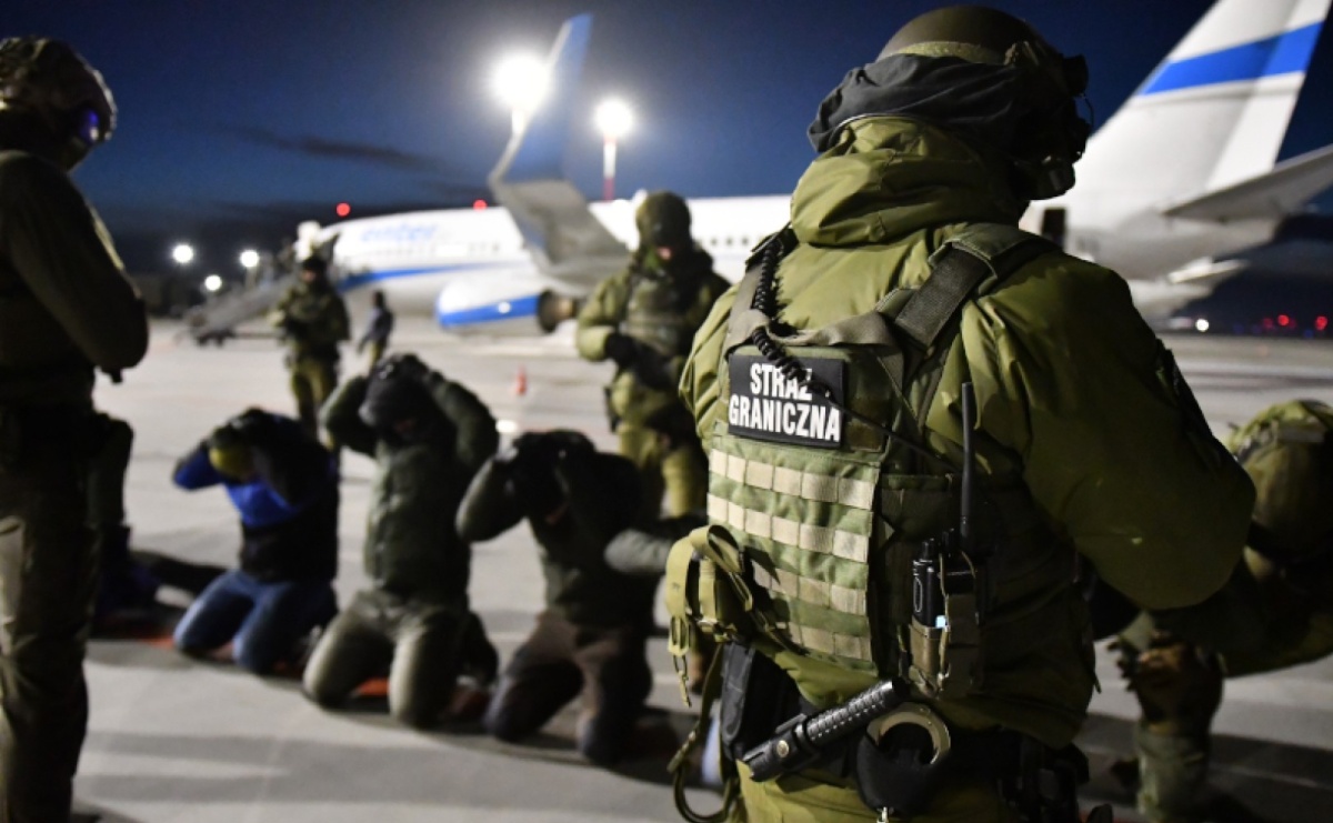 Śląscy pogranicznicy z Raciborza zorganizowali wspólne ćwiczenia służb na lotnisku w Katowicach-Pyrzowicach - Serwis informacyjny z Raciborza - naszraciborz.pl