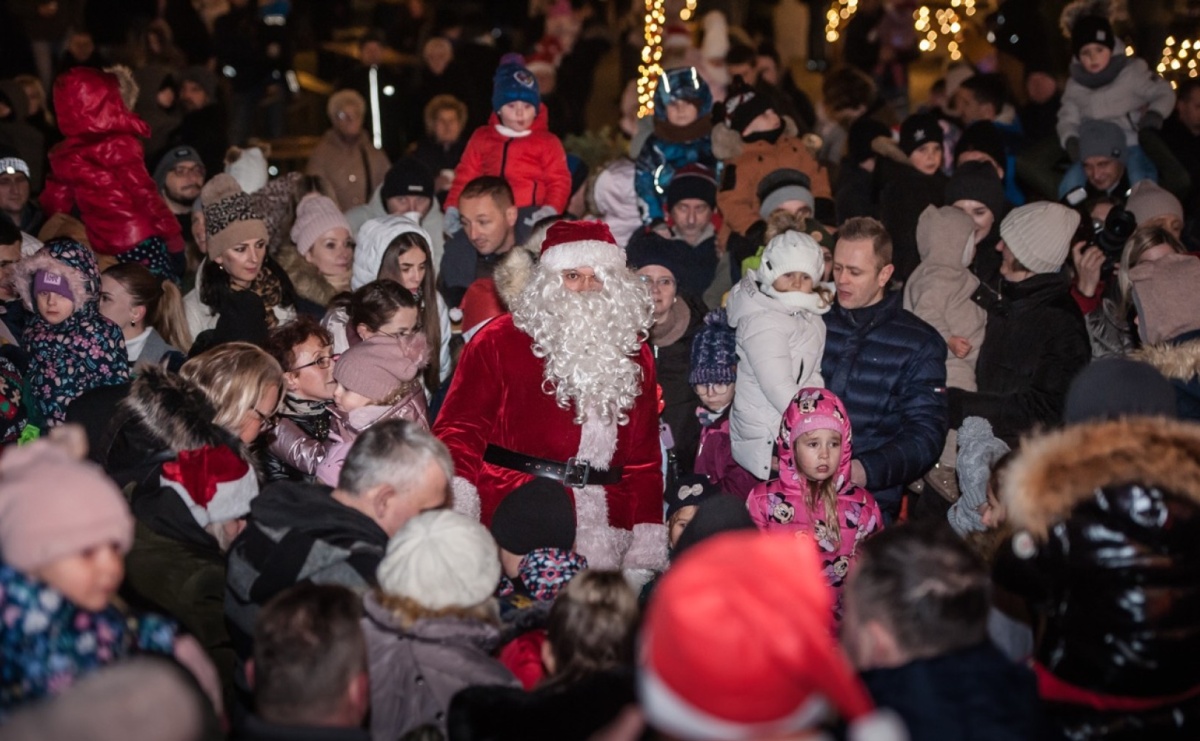 Bajkowy zamek znów przyciągnął tłumy. Na dziedziniec wjechał św. Mikołaj w saniach [FOTO, WIDEO, PROGRAM NA WEEKEND] - Serwis informacyjny z Raciborza - naszraciborz.pl