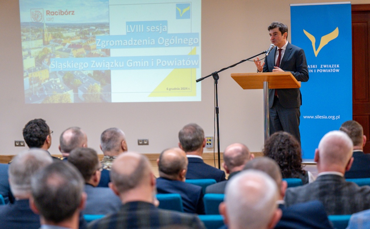 Samorządowcy województwa śląskiego obradowali na raciborskim zamku. Gościem wojewoda - Serwis informacyjny z Raciborza - naszraciborz.pl