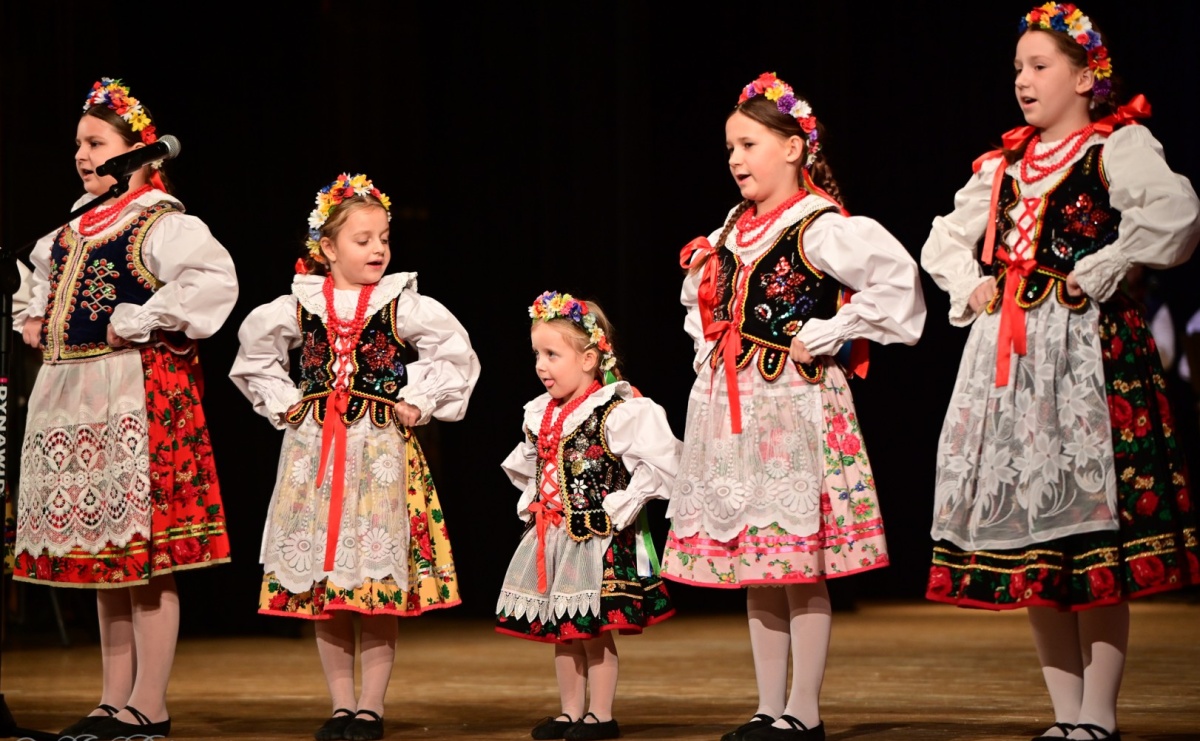 Koncert charytatywny dla Judytki: taniec, folklor i świąteczne smaki zgromadziły tłumy - Serwis informacyjny z Raciborza - naszraciborz.pl
