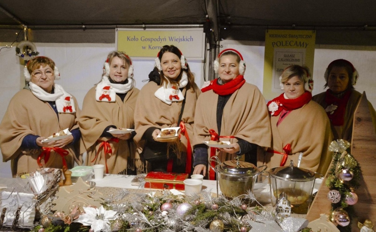 Pierogi, moczka, bigos i barszcz. Zapach smakołyków na kiermaszu w Kornowacu [FOTO i WIDEO] - Serwis informacyjny z Raciborza - naszraciborz.pl