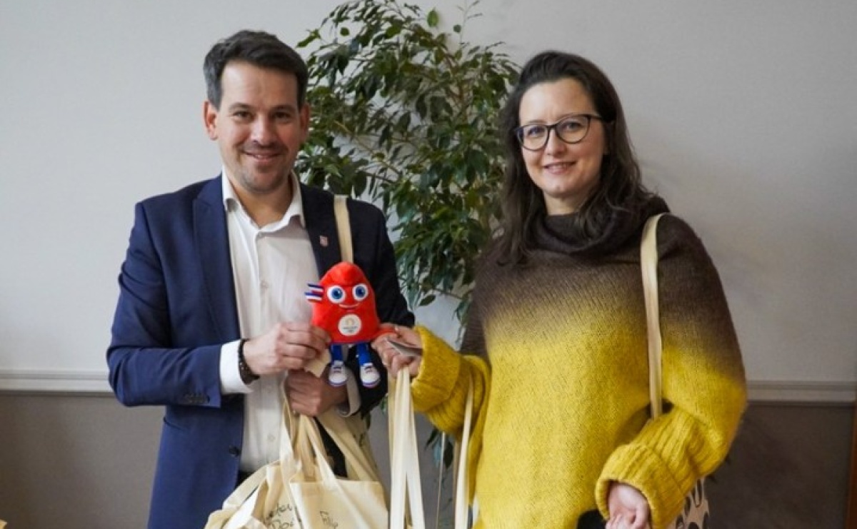 33. Finał WOŚP. Miasto Racibórz przekazało do licytacji torby z autografami gwiazd - Serwis informacyjny z Raciborza - naszraciborz.pl