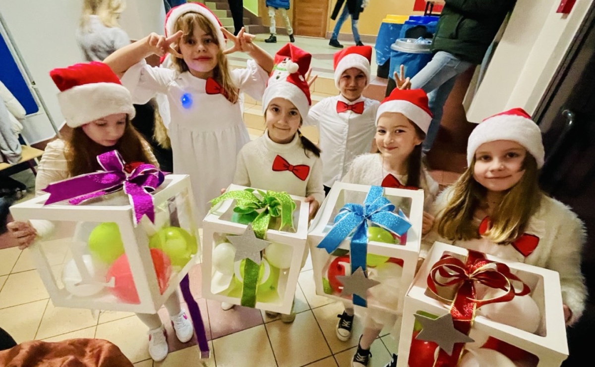 Świąteczna magia w SP nr 13 [FOTO] - Serwis informacyjny z Raciborza - naszraciborz.pl