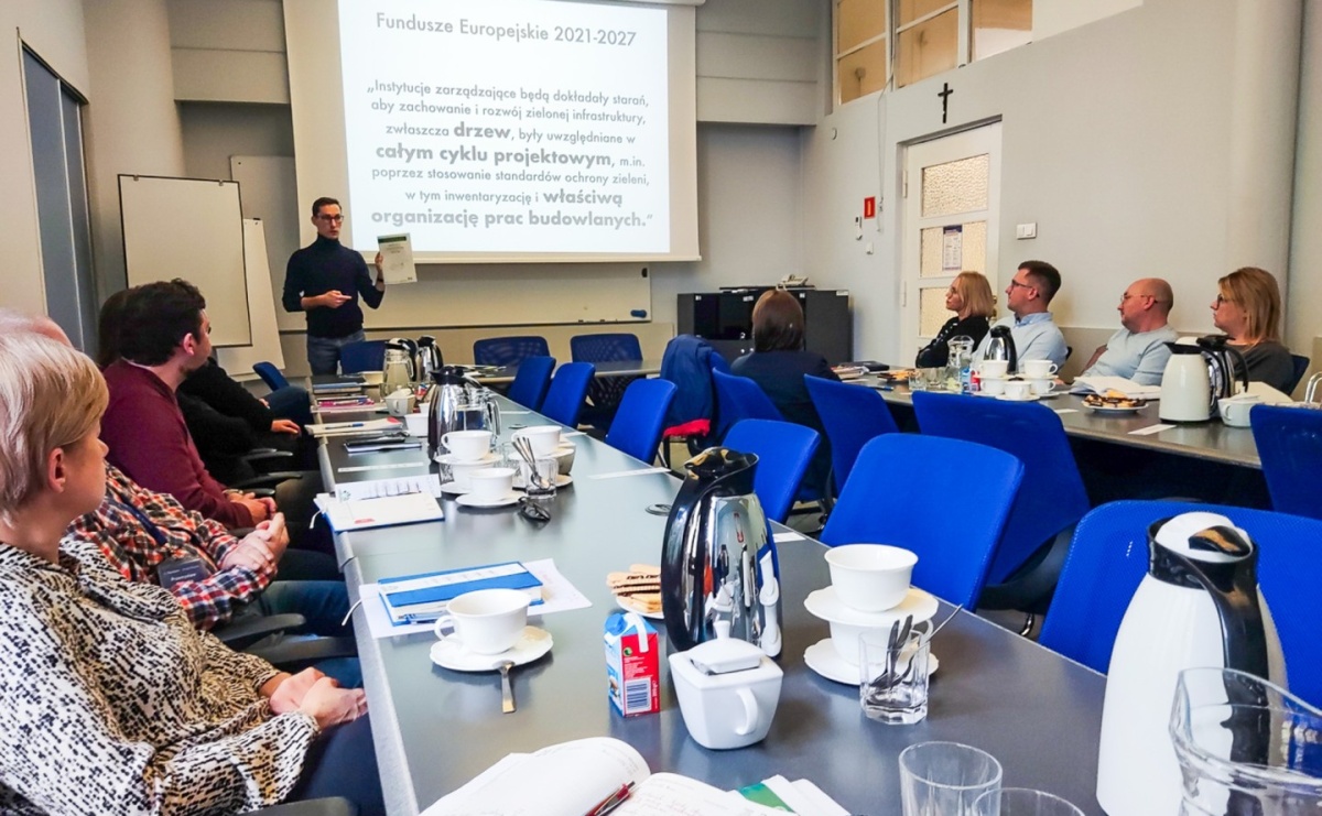 Standardy ochrony drzew i zieleni miejskiej w procesach inwestycyjnych - szkolenie w ratuszu - Serwis informacyjny z Raciborza - naszraciborz.pl