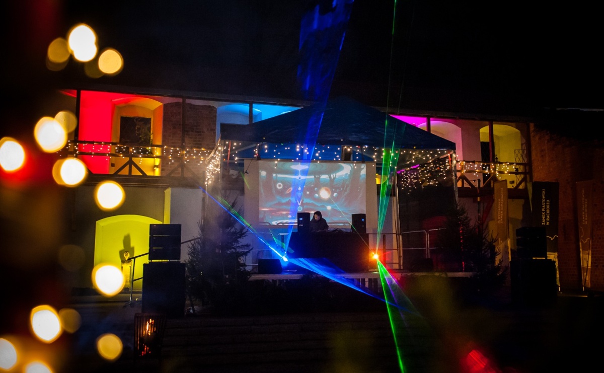 Muzyka elektroniczna zabrzmiała na zamku. Sobota to szemrane piosenki, niedziela show Muzyczna karuzela - Serwis informacyjny z Raciborza - naszraciborz.pl