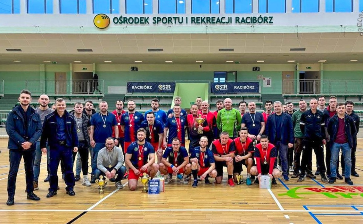 Turniej halowej piłki nożnej o Puchar Komendanta Powiatowego Policji w Raciborzu - Serwis informacyjny z Raciborza - naszraciborz.pl